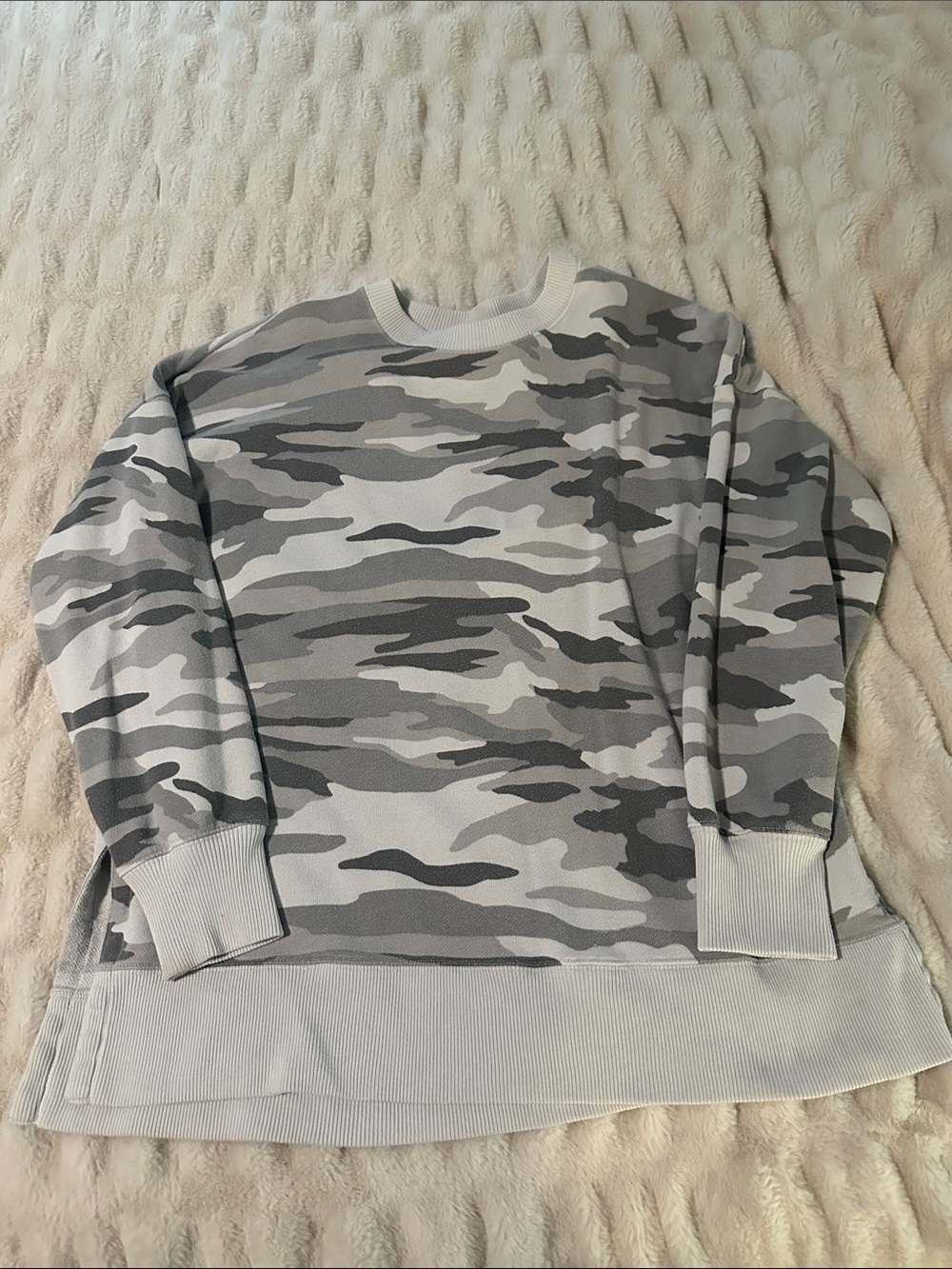 Women’s AERIE Gray Camo Crewneck Sweatshirt - Oversized Medium